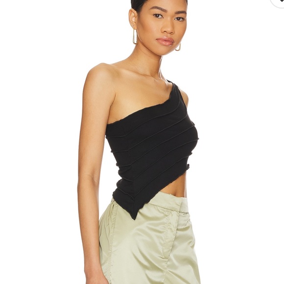 Sel One Shoulder Top in Black - Picture 2 of 4